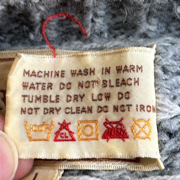 Vintage 80s Princess Diana Black Sheep Grey Knit Sweater, size Medium - Picture 8 of 8